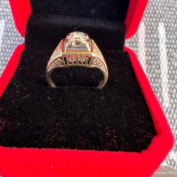 14k gold Filigree ring size 6 with 0.10 white Diamond - Picture 8 of 13